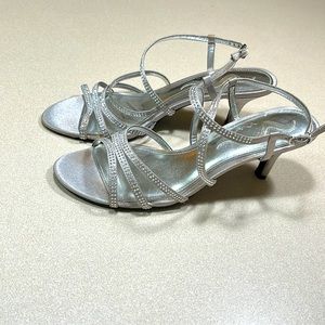 Silver wedding kitten heel Nina size 9M